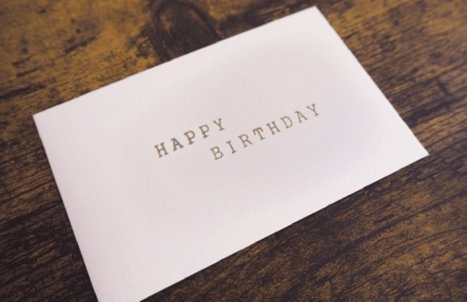 彼氏の誕生日に！「Happy Birthday」をオシャレに手書きするアイデア